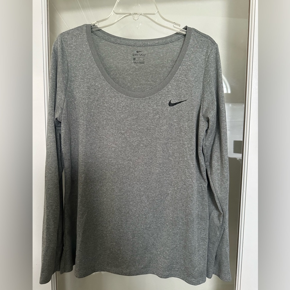 Nike women’s long sleeve grey shirt sz XL